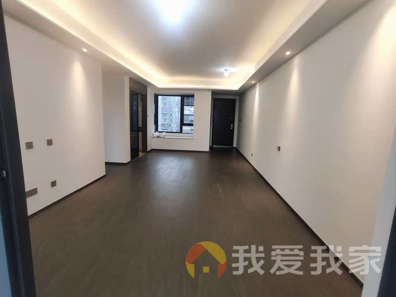 南昌我爱我家龙湖景粼天著 南北通透，采光好 装修好，环镜优美 中间楼层