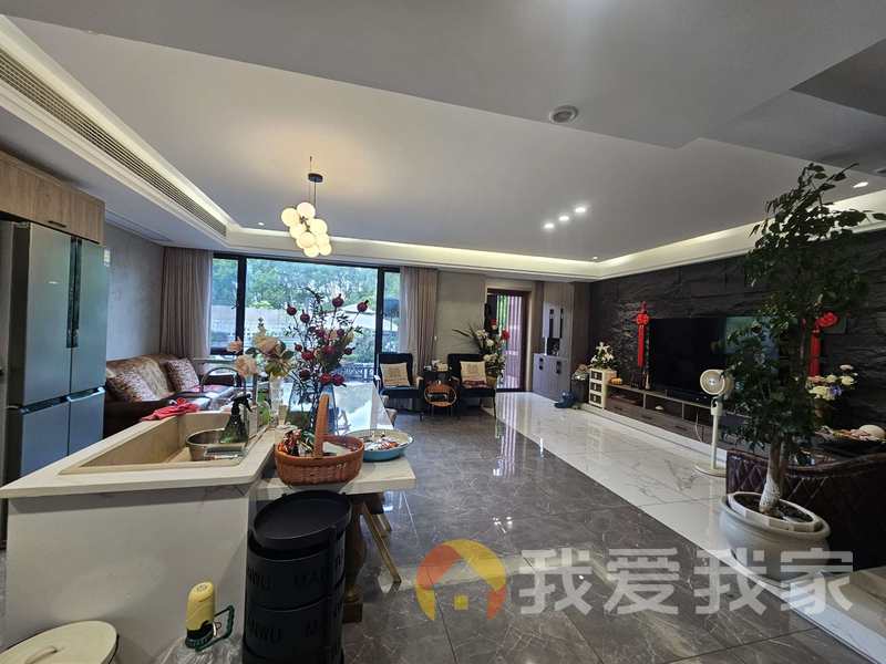 南昌我爱我家绿地中央公园（马兰华苑） 南北通透，采光好 装修好，环镜优美 周边匹套完善，，出行方便