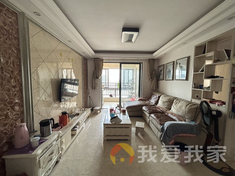 南昌我爱我家新城吾悦广场 南北通透，采光好 装修好，环镜优美 中间楼层