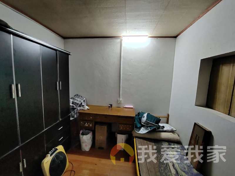 解放西路4号江拖宿舍 南北通透，采光好 装修好，环镜优美 近地铁 视野好，诚心出租