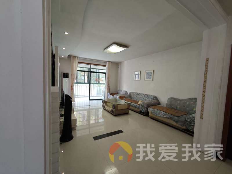 荣昌格林晴天 南北通透，采光好 装修好，环镜优美 中间楼层