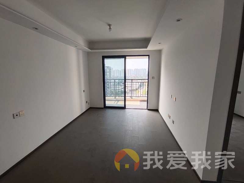 南昌我爱我家龙湖景粼天著 南北通透，采光好 装修好，环镜优美 视野好，诚心出售