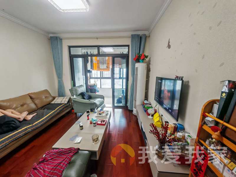 南昌我爱我家绿地外滩公馆 南北通透，采光好 装修好，环镜优美 近地铁 视野好，诚心出售