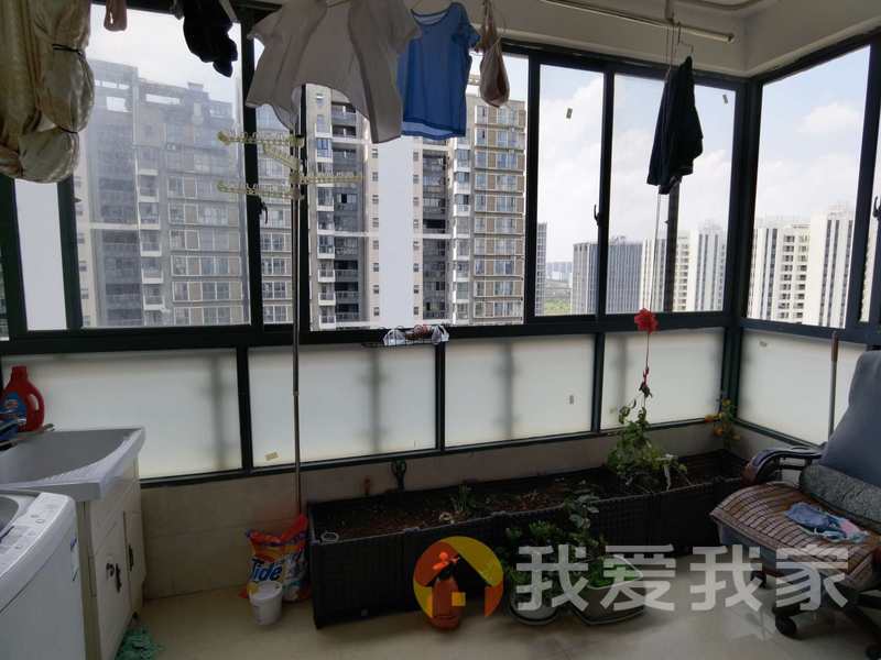 华南城一期九珑府 南北通透，采光好 装修好，环镜优美 视野好，诚心出售
