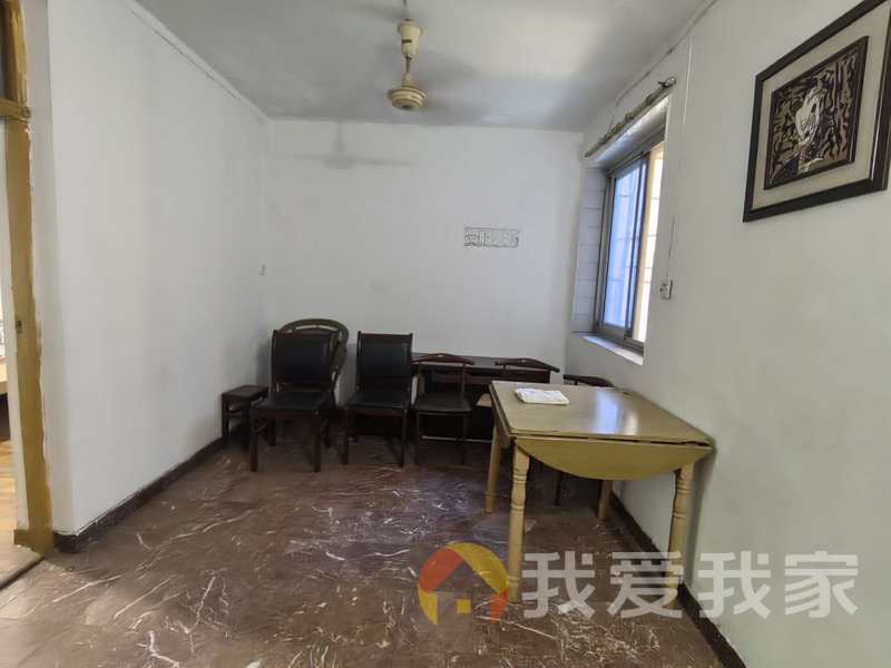 桃苑一区 南北通透，采光好 中间楼层