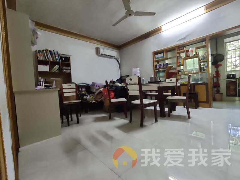 南昌我爱我家上坊路43号省精神病宿舍 南北通透，采光好 装修好，环镜优美 近地铁 中间楼层