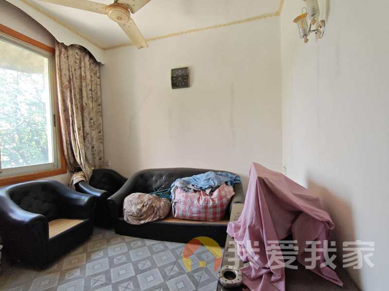 南昌我爱我家何坊西路309号市建材市场宿舍 南北通透，采光好 装修好，环镜优美 中间楼层