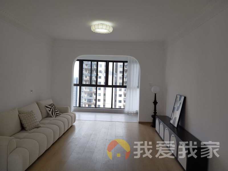 南昌我爱我家万达文化旅游城C区 南北通透，采光好 装修好，环镜优美 近地铁 视野好，诚心出售