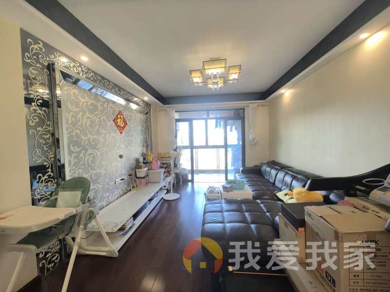 南昌我爱我家绿地新都会 南北通透，采光好 装修好，环镜优美 近地铁 周边匹套完善，，出行方便