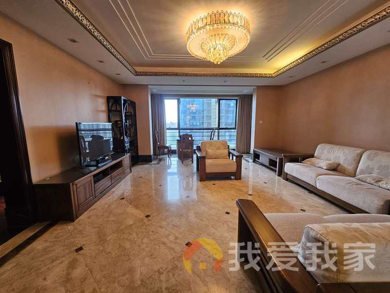 南昌我爱我家绿地中央广场.海珀兰庭 南北通透，采光好 装修好，环镜优美 近地铁 中间楼层