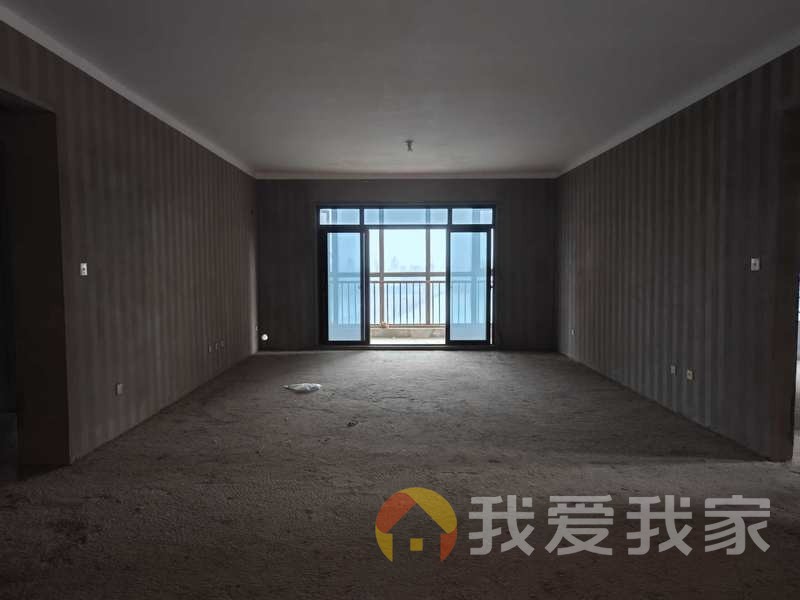 皇冠国际 南北通透，采光好 视野好，诚心出售