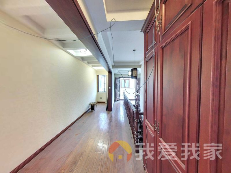 洪城比华利 南北通透，采光好 装修好，环镜优美 近地铁 视野好，诚心出售
