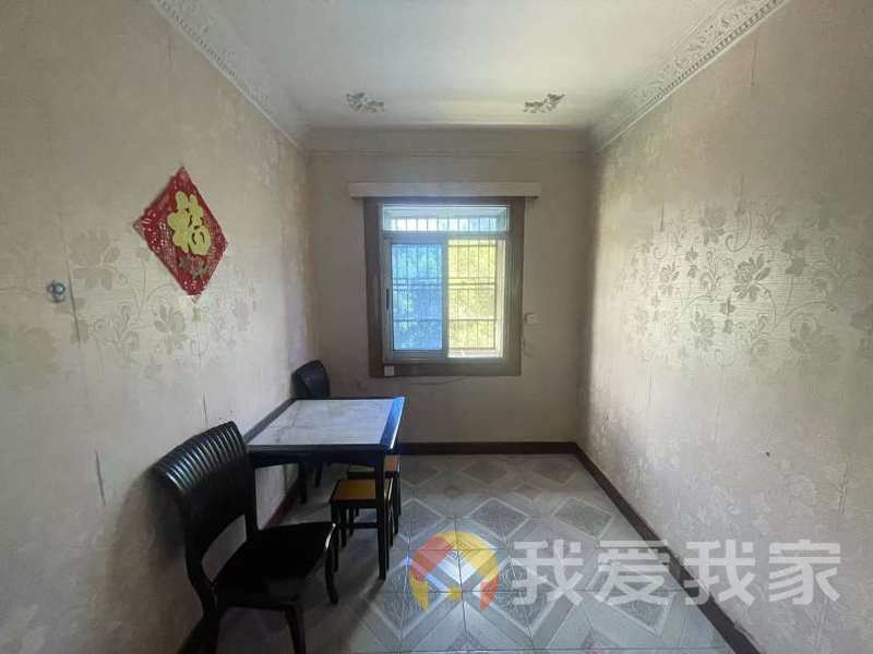 佘山路 南北通透，采光好 装修好，环镜优美 近地铁 视野好，诚心出售