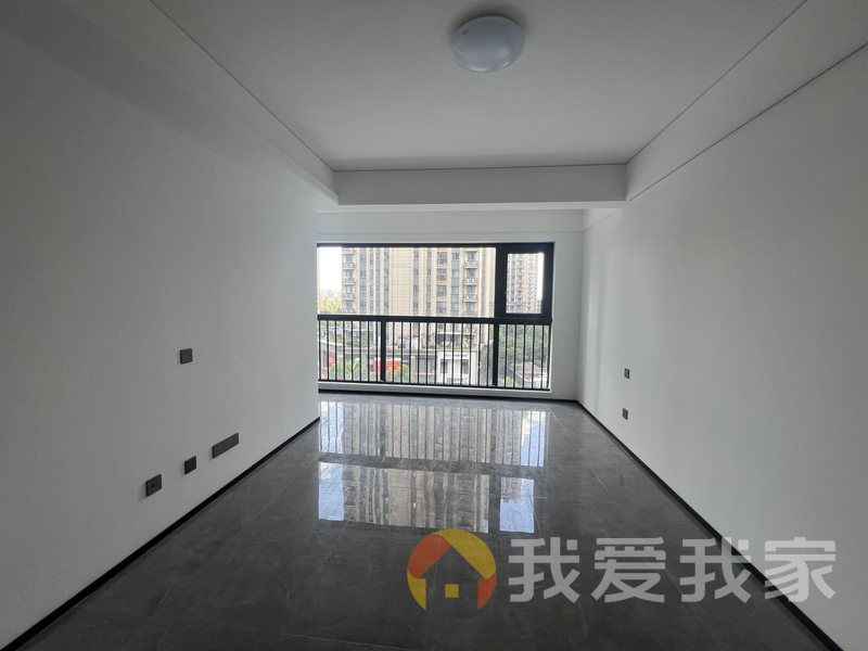 中海左岸国际 南北通透，采光好 装修好，环镜优美 视野好，诚心出售