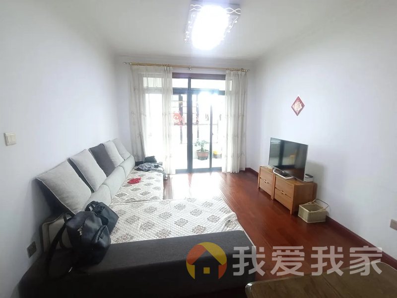 南昌我爱我家绿地外滩公馆 南北通透，采光好 装修好，环镜优美 近地铁 中间楼层