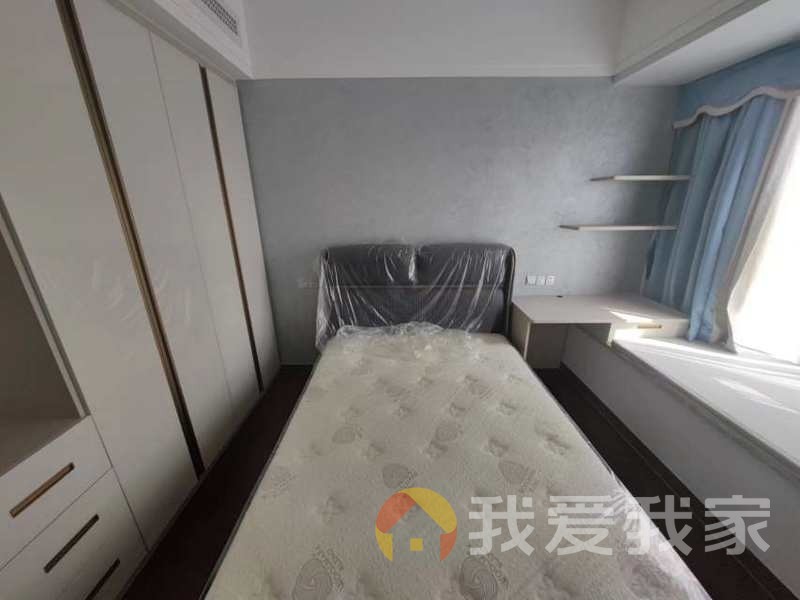 南昌我爱我家蓝光雍锦半岛 南北通透，采光好 装修好，环镜优美 近地铁 中间楼层