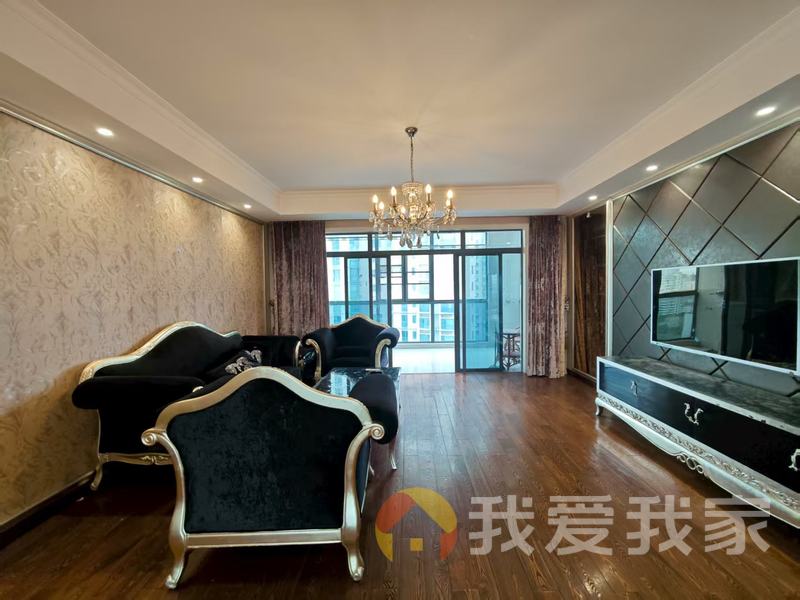 高能金域名都 南北通透，采光好 装修好，环镜优美 中间楼层
