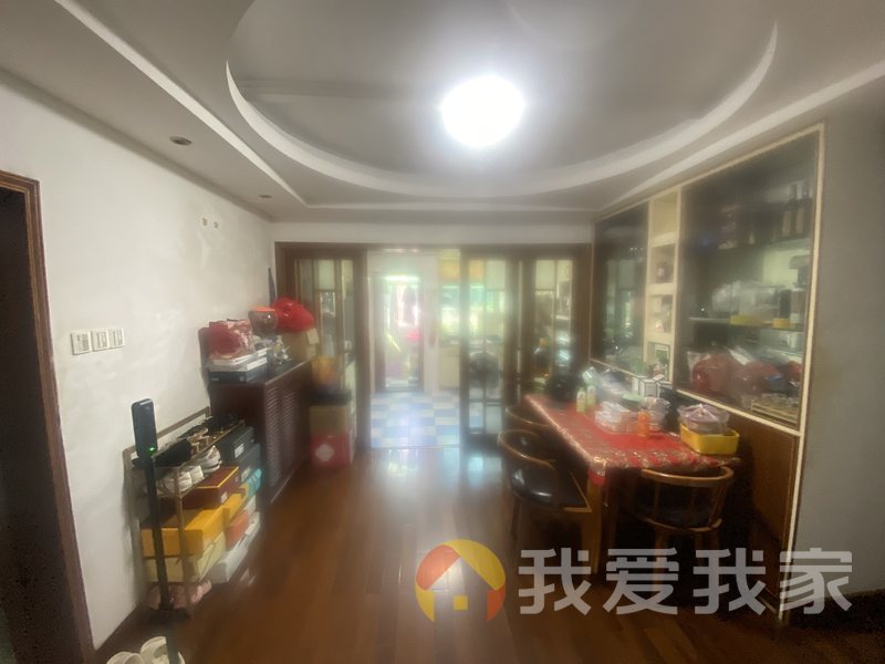 心雨花园 南北通透，采光好 装修好，环镜优美 视野好，诚心出售