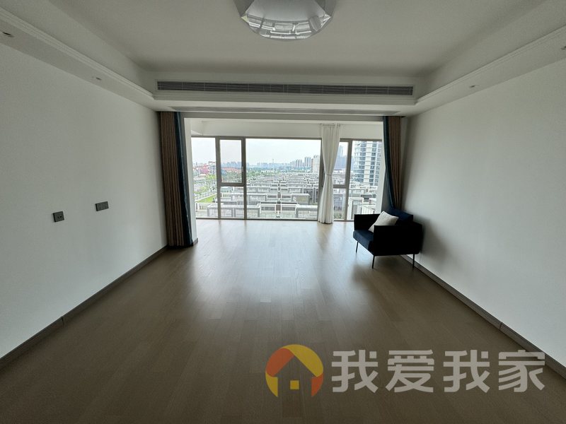 南昌我爱我家华侨城万科六期汀岸 南北通透，采光好 装修好，环镜优美 周边匹套完善，，出行方便