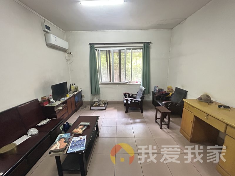 金盘路经贸委宿舍 南北通透，采光好 装修好，环镜优美 视野好，诚心出售
