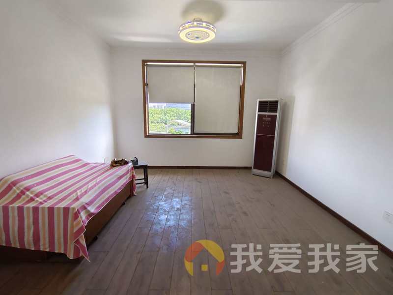 南昌我爱我家岱山东路印钞厂宿舍 南北通透，采光好 装修好，环镜优美 近地铁 视野好，诚心出售