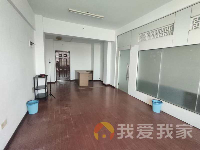 南昌我爱我家抚生路388号国金滨江 南北通透，采光好 装修好，环镜优美 视野好，诚心出售