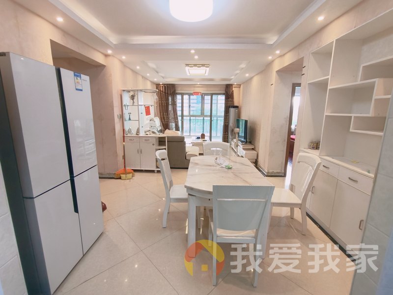 南昌我爱我家绿湖豪城二期 南北通透，采光好 装修好，环镜优美 近地铁 周边匹套完善，，出行方便