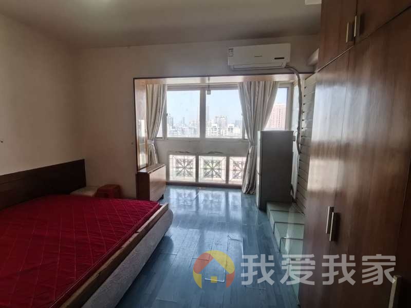 东方巴黎 南北通透，采光好 装修好，环镜优美 近地铁 中间楼层