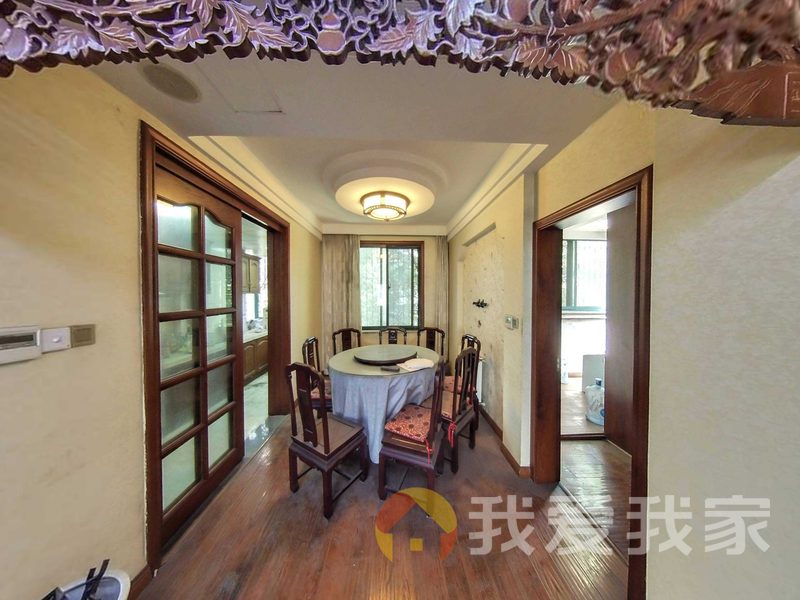 洪城比华利 南北通透，采光好 装修好，环镜优美 近地铁 视野好，诚心出售