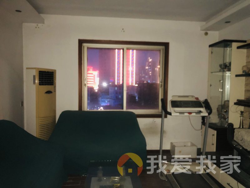 站前西路176号公交公司宿舍 南北通透，采光好 装修好，环镜优美 视野好，诚心出租