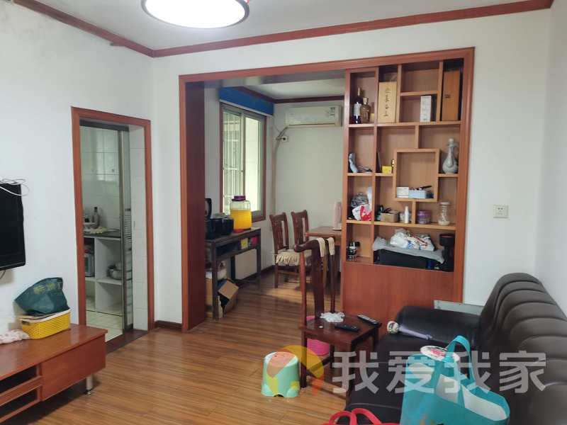 南昌我爱我家豫章后街(豫章美食城) 南北通透，采光好 装修好，环镜优美 视野好，诚心出售