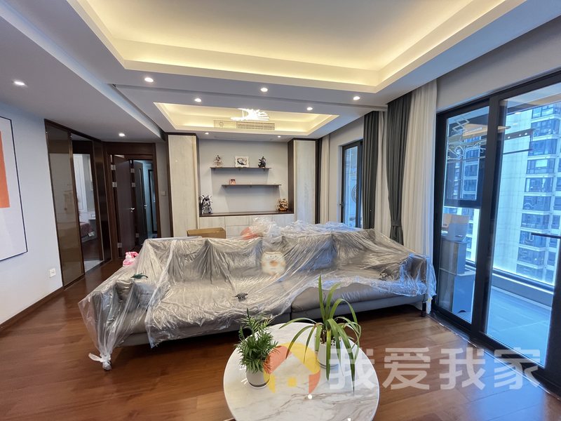 南昌我爱我家华侨城万科一期 南北通透，采光好 装修好，环镜优美 视野好，诚心出售