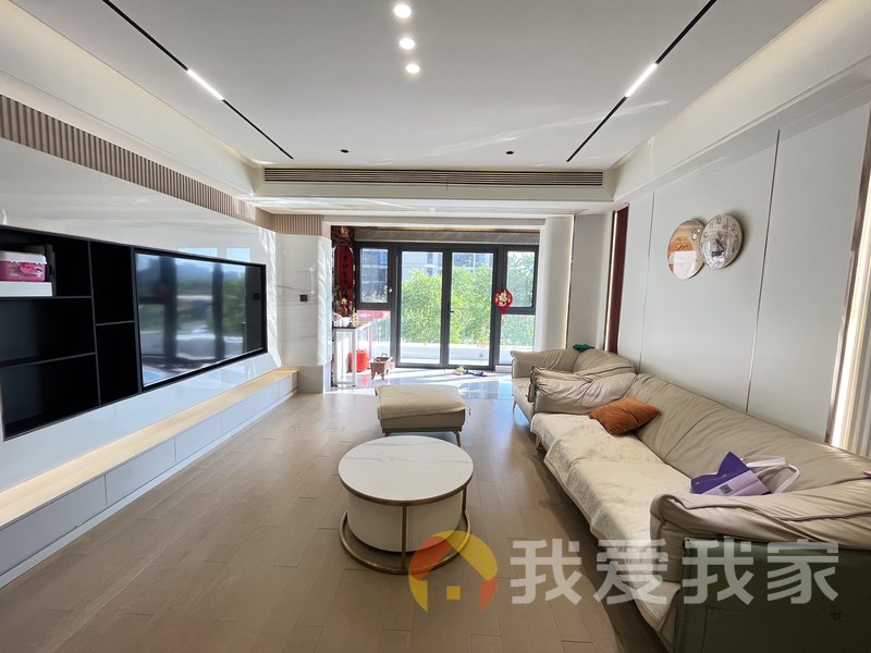 南昌我爱我家华侨城万科五期泊岸 南北通透，采光好 装修好，环镜优美 周边匹套完善，，出行方便