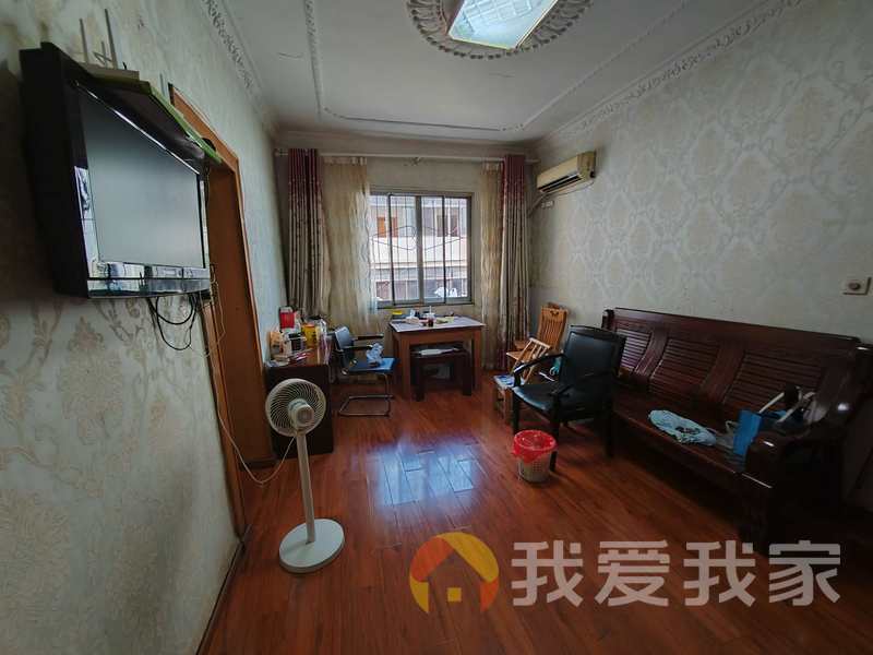 南昌我爱我家戴家巷 南北通透，采光好 中间楼层