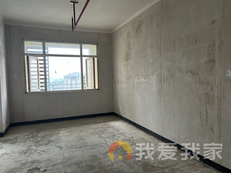 南昌我爱我家保利半山国际花园莱茵水岸 南北通透，采光好 装修好，环镜优美 中间楼层