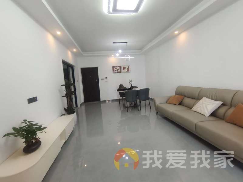 南昌我爱我家可以拎包即住;位于小区中间位置不临街环境安静，前后无遮挡