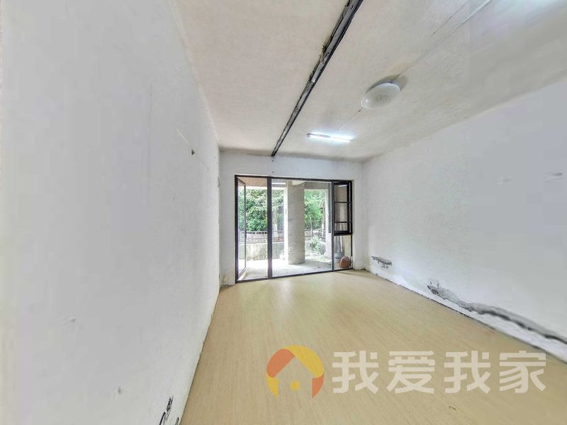 南昌我爱我家绿地新都会洋房带院子上下三层，实际面积200平 南北通透诚售