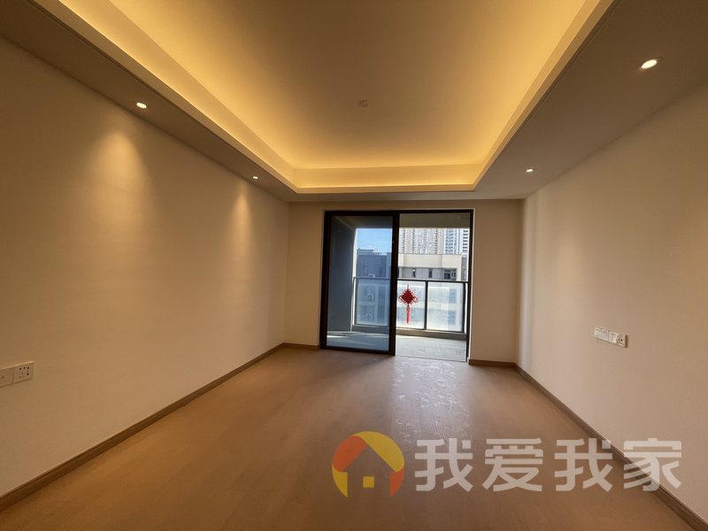 南昌我爱我家目送小孩上学，周围配套齐全。