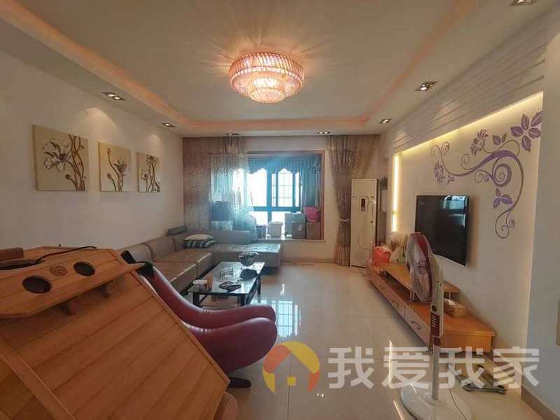 南昌我爱我家可以拎包即住;位于小区中间位置