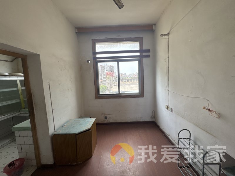 南昌我爱我家解放西路143号工具厂宿舍 南北通透，采光好 近地铁 视野好，诚心出售