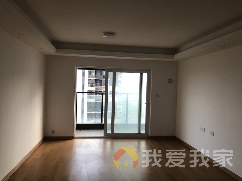 南昌我爱我家万科金域滨江 南北通透，采光好 装修好，环镜优美 中间楼层