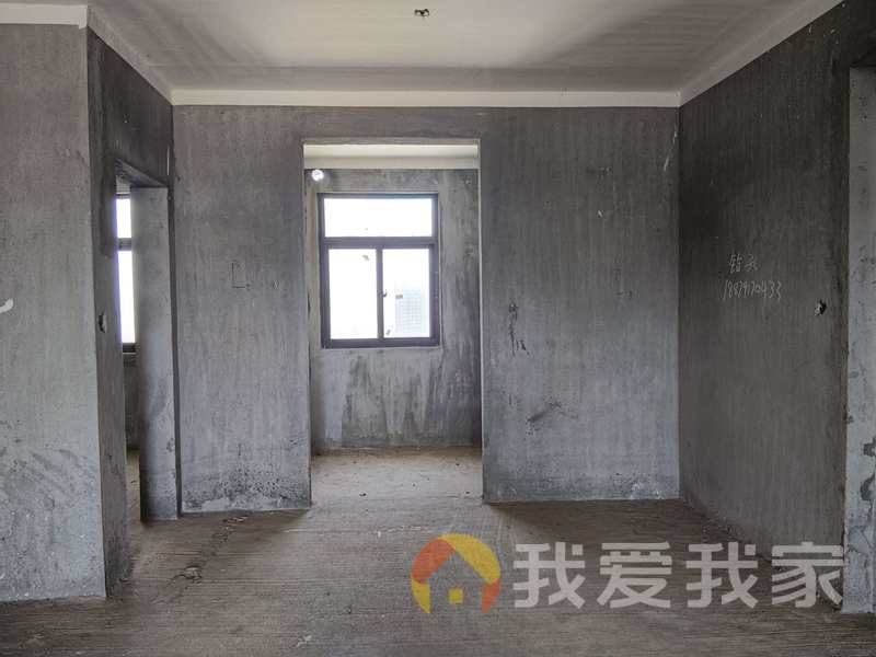 南昌我爱我家银亿上尚城三期 南北通透，采光好 视野好，诚心出售