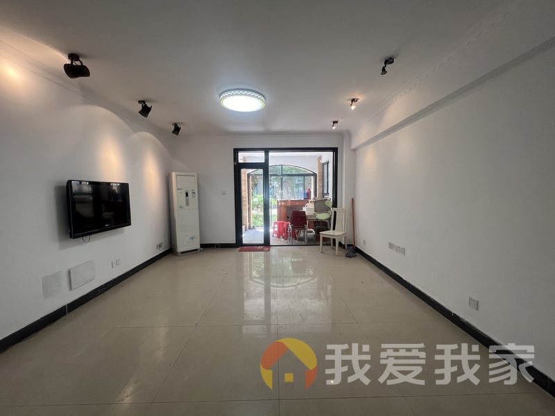 南昌我爱我家万科四季花城北区嘉兰苑 南北通透，采光好 装修好，环镜优美 近地铁 视野好，诚心出售