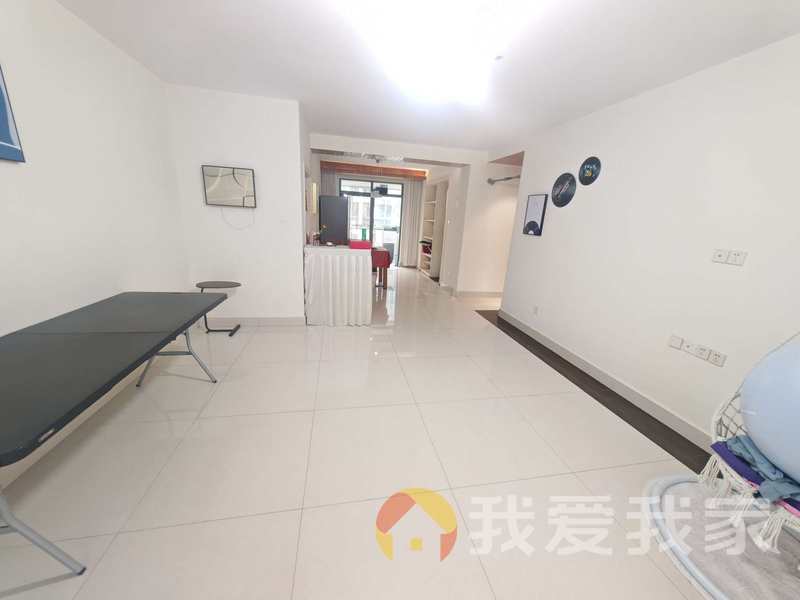南昌我爱我家凤凰城一期凤鸣苑 南北通透，采光好 装修好，环镜优美 近地铁 视野好，诚心出售
