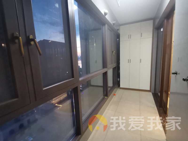 南昌我爱我家绿地朝阳中心（海珀悦庭）二期 南北通透，采光好 装修好，环镜优美 中间楼层