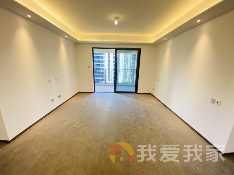 南昌我爱我家龙湖景粼天著 南北通透，采光好 装修好，环镜优美 视野好，诚心出售