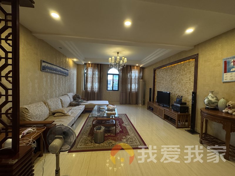 南昌我爱我家力高国际城一期巴塞罗那 南北通透，采光好 装修好，环镜优美 视野好，诚心出售