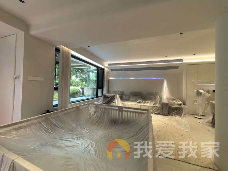南昌我爱我家绿地玫瑰城一楼花园洋房复式，四层，赠送面积多，几乎全新装修