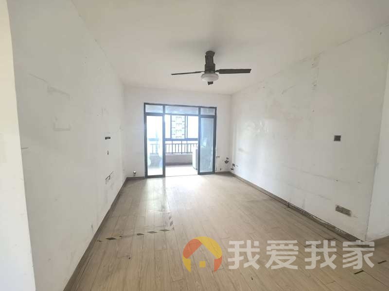 南昌我爱我家绿都温莎城堡 南北通透，采光好 近地铁 周边匹套完善，，出行方便