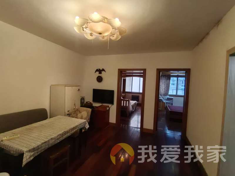 南昌我爱我家豫章后街(豫章美食城) 南北通透，采光好 视野好，诚心出售